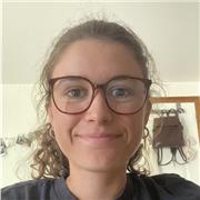 Je donne des cours particuliers pour les élèves dans le besoin dans le domaine des sciences (chimie, physique, SVT) ou en histoire/géographie.
